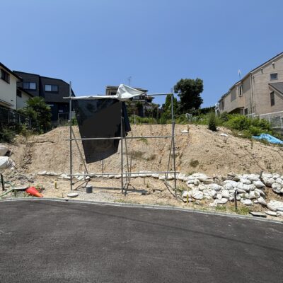 当該地①
